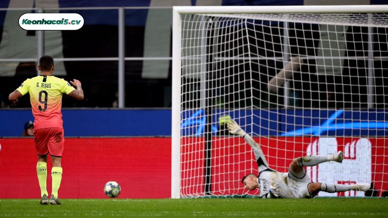 Hãy dành thời gian phân tích lối chơi của mỗi đội