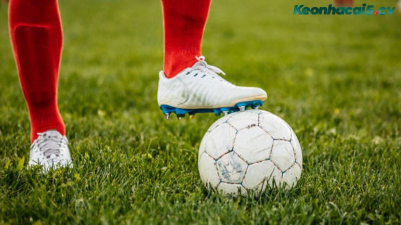 Tham khảo cách chơi kèo giao bóng trước trong bóng đá dễ thắng